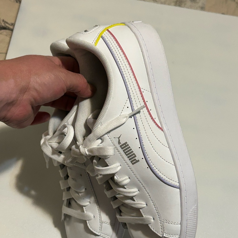 Puma White Low-Top Sneakers with Subtle Purple Accent - Picture 3 of 6